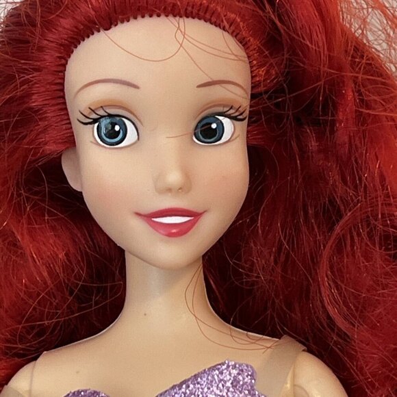 Vintage 90's Disney Store The Little Mermaid Ariel Barbie w/outfit - Picture 2 of 16